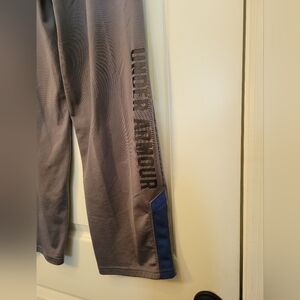 Boy  Size Youth XL athletic gray logo pant with 2 pockets  UNDER ARMOUR